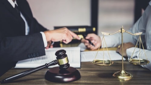 se faire accompagner d’un avocat pour créer son entreprise