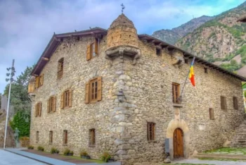 De la co-principauté à la modernité : l’histoire du gouvernement andorran
