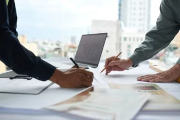 Pourquoi travailler avec une gestoria andorrane simplifie la création de société